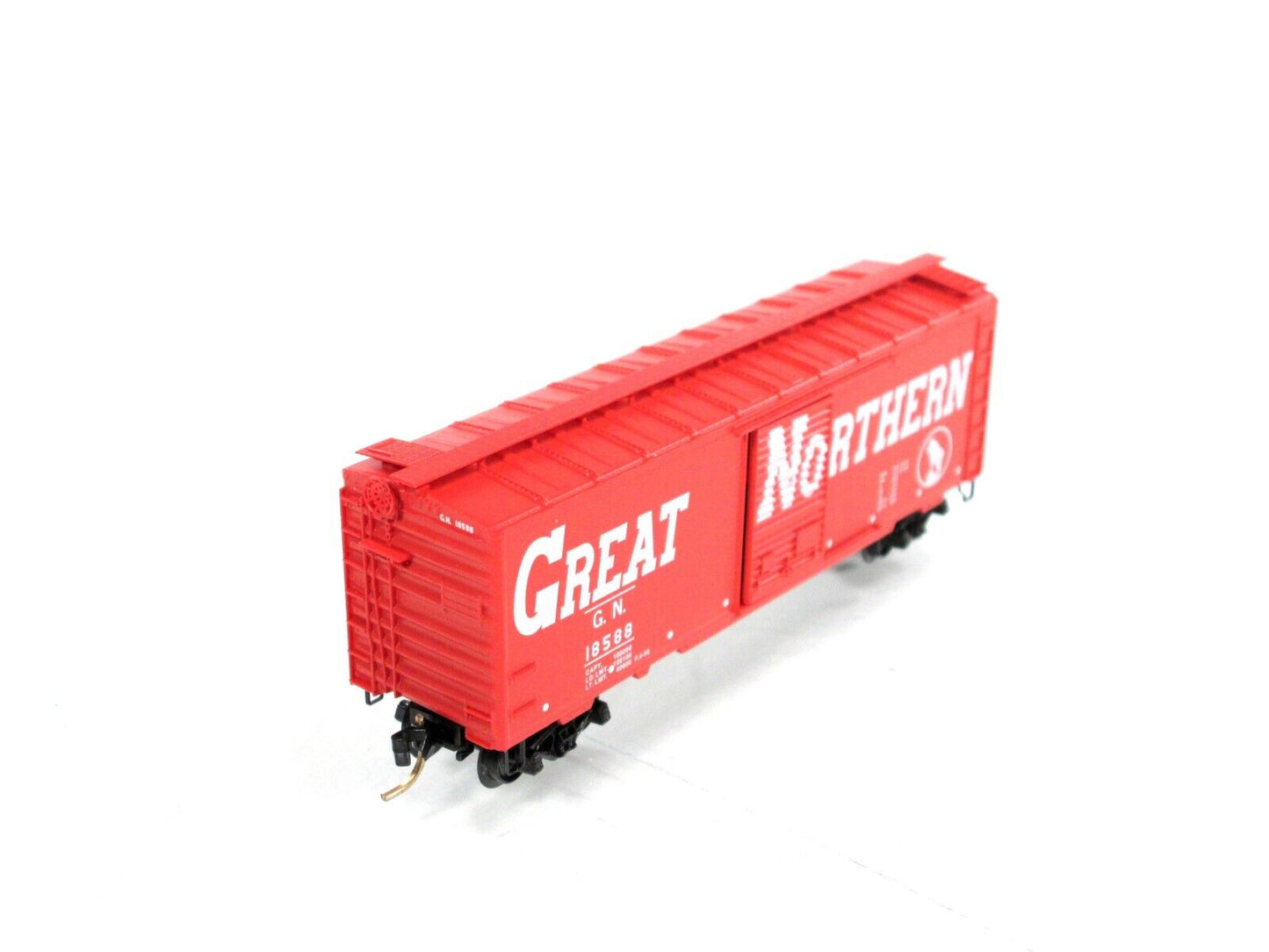 N Scale ***GREAT NORTHERN*** CIRCUS 40' Box Car, GN 18588 --- Micro Trains 20176