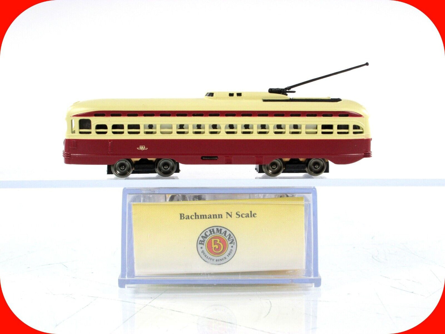 N Scale *TORONTO TRANSIT* PCC Lighted Streetcar Trolley - Bachmann 62993 *Issues