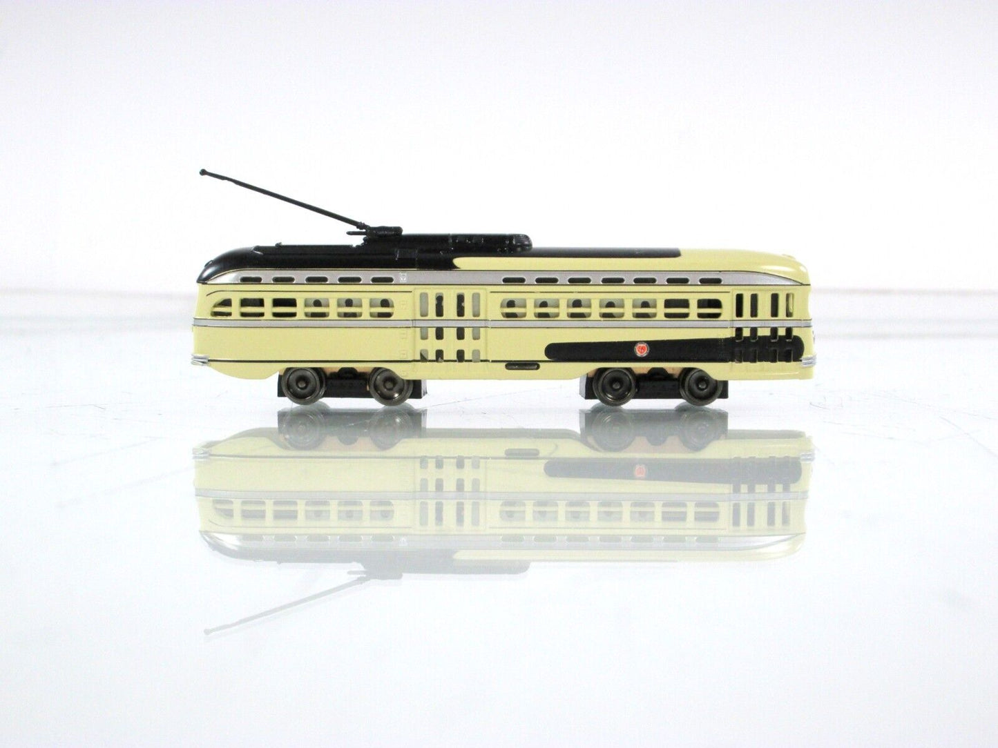 N Scale ***KANSAS CITY*** PCC Lighted Streetcar Trolley - Bachmann 62992 *Issues