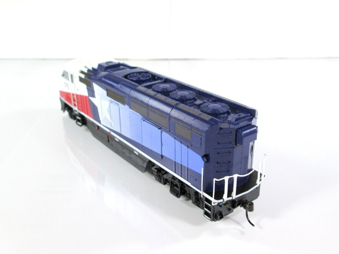 HO Scale *DALLAS TRINITY RAIL  EXPRESS* F59PHI, TRE 570 -Athearn 26314 DCC Ready