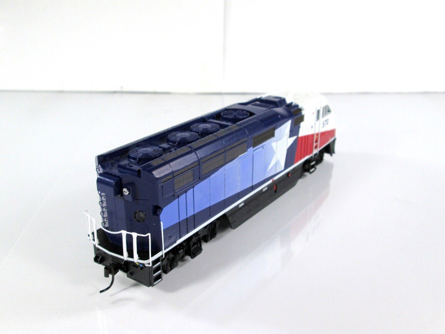 HO Scale *DALLAS TRINITY RAIL  EXPRESS* F59PHI, TRE 570 -Athearn 26314 DCC Ready