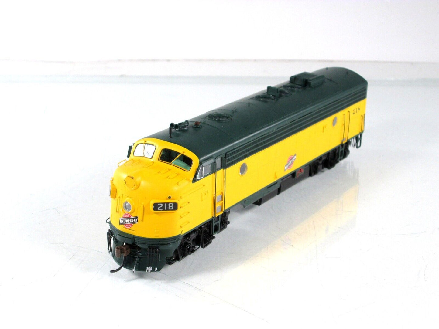 HO Scale **CHICAGO NORTH WESTERN** FP7A Locomotive #218 -Athearn G19319, DCC Rdy
