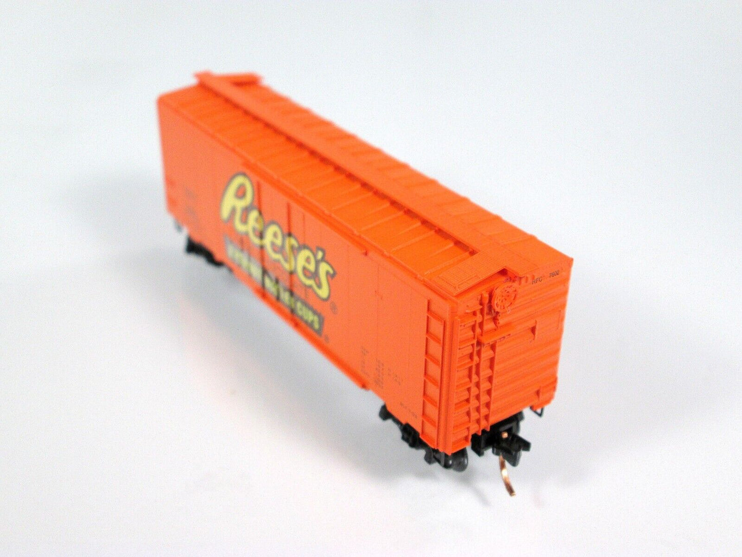 N Scale Hershey's ***REESE'S*** Peanut Butter Cups Box Car -- Micro Trains 21300