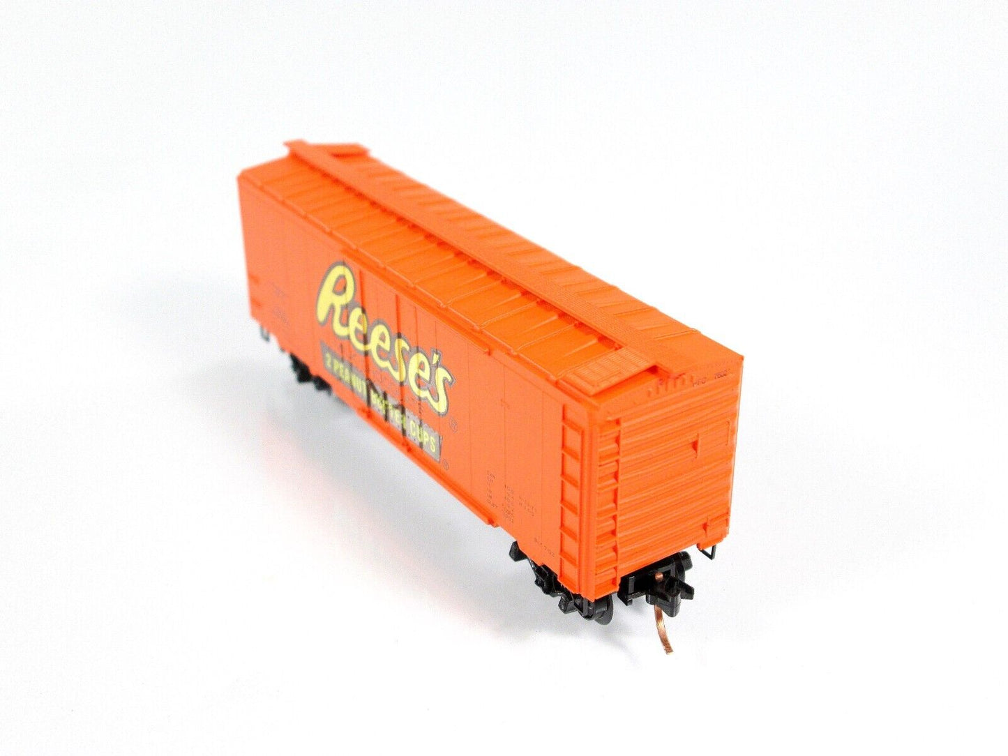N Scale Hershey's ***REESE'S*** Peanut Butter Cups Box Car -- Micro Trains 21300