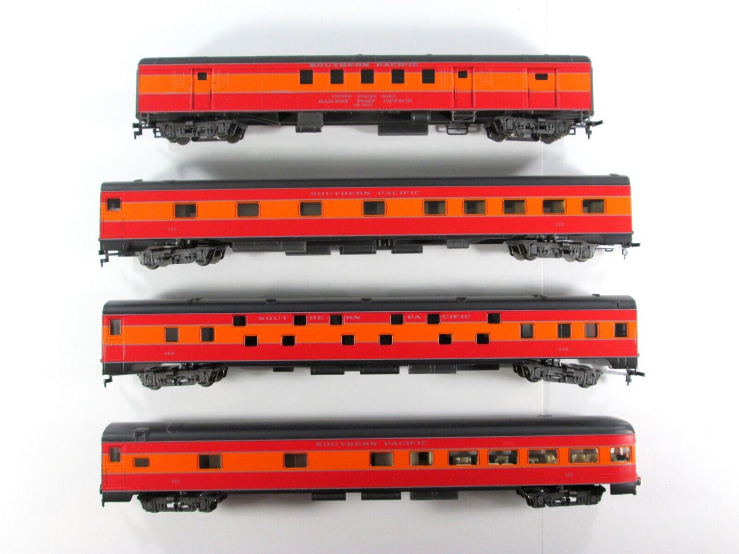 HO Scale ***SOUTHERN PACIFIC DAYLIGHT*** Passenger 4-Car Set B -- Rivarossi 6951