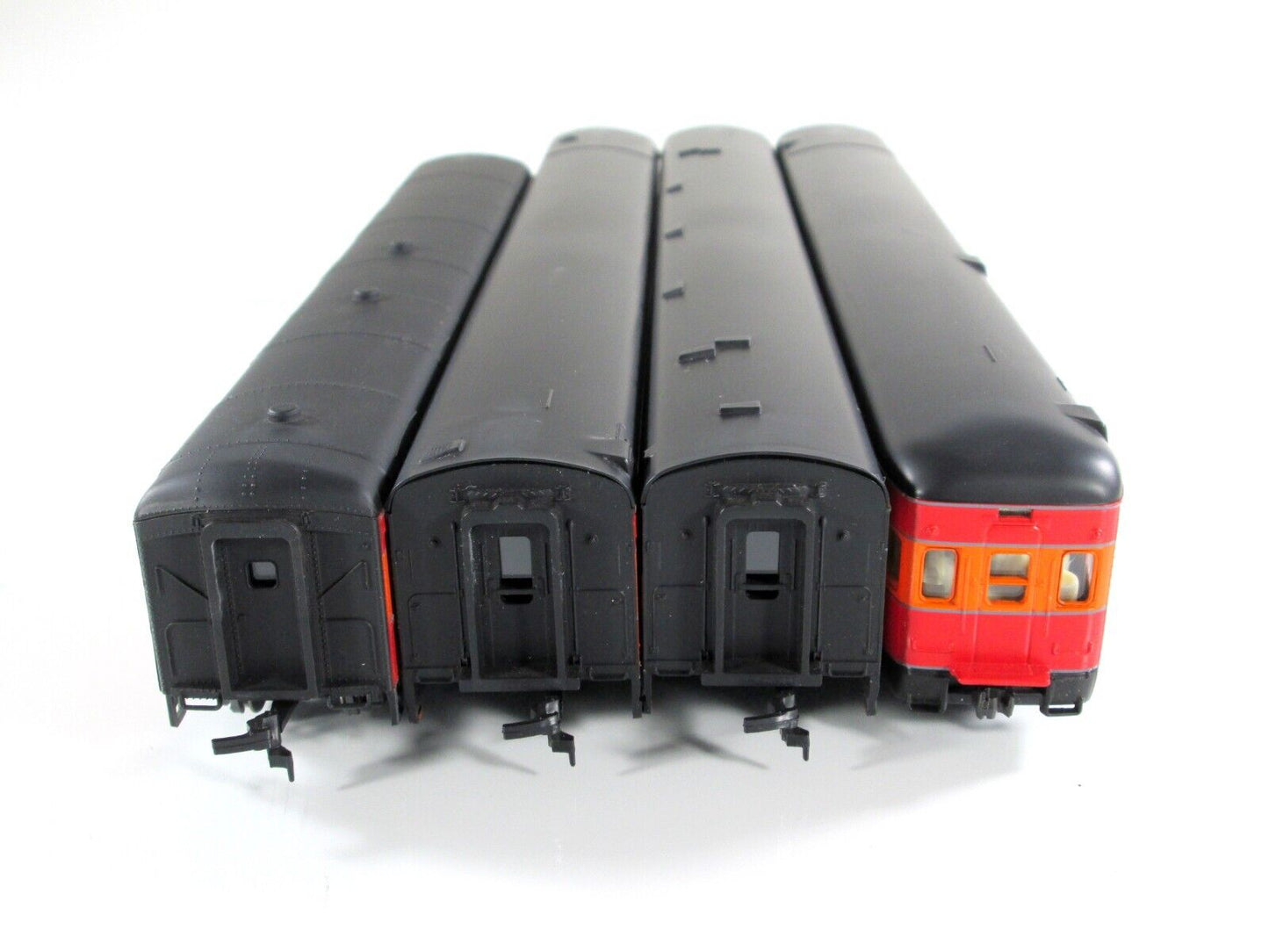 HO Scale ***SOUTHERN PACIFIC DAYLIGHT*** Passenger 4-Car Set B -- Rivarossi 6951