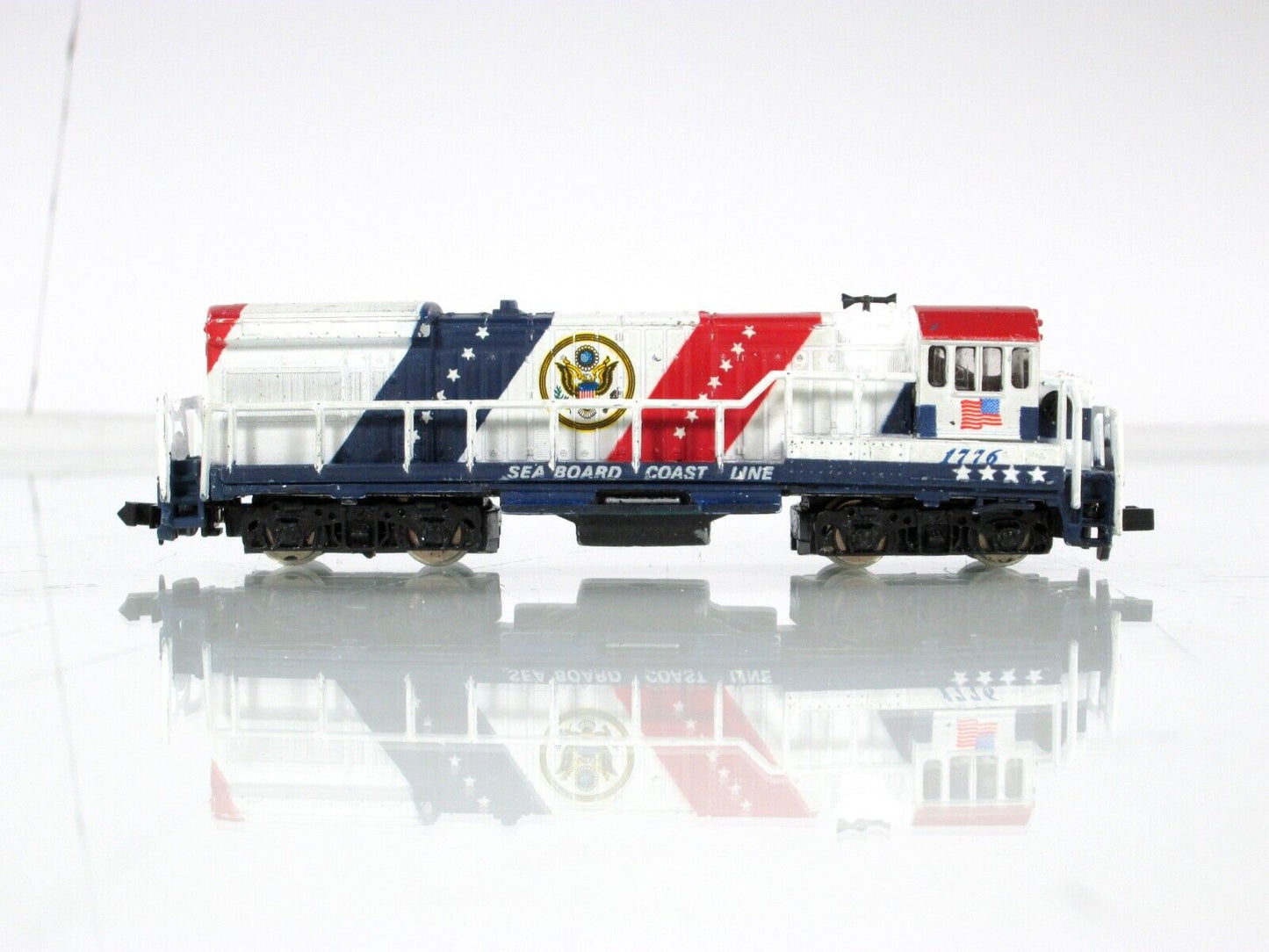 N Scale ***AMERICAN BICENTENNIAL*** U36B Locomotive, SCL 1776 ---- Bachmann 4670