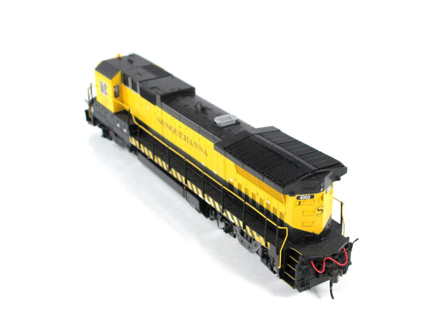 HO Scale ***SUSQUEHANNA*** Dash 8-40B, NYSE 4002 ----- Atlas Master 9013, w/ DCC