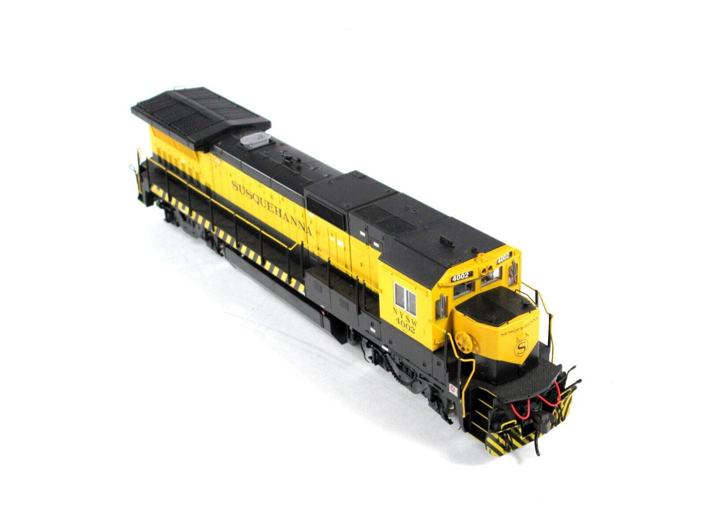 HO Scale ***SUSQUEHANNA*** Dash 8-40B, NYSE 4002 ----- Atlas Master 9013, w/ DCC