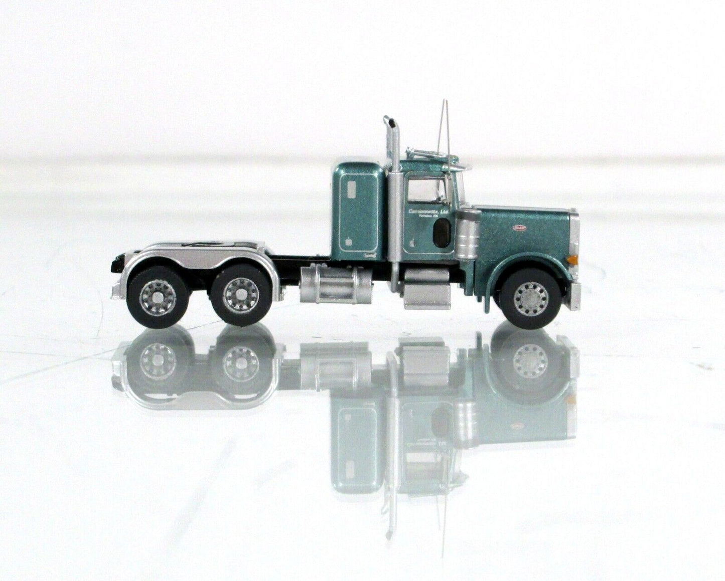 N Scale PETERBILT ***SANDY SMITH*** 379 Tractor Truck ---------- Trainworx 57984