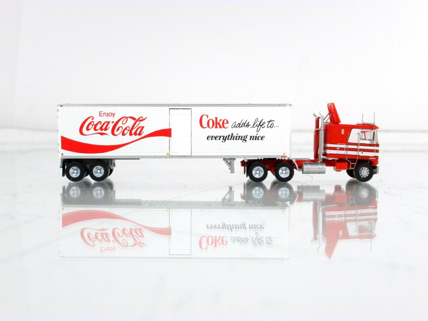 N Scale KENWORTH ***COCA-COLA*** K100 Tractor, 40' Trailer - Trainworx 51063