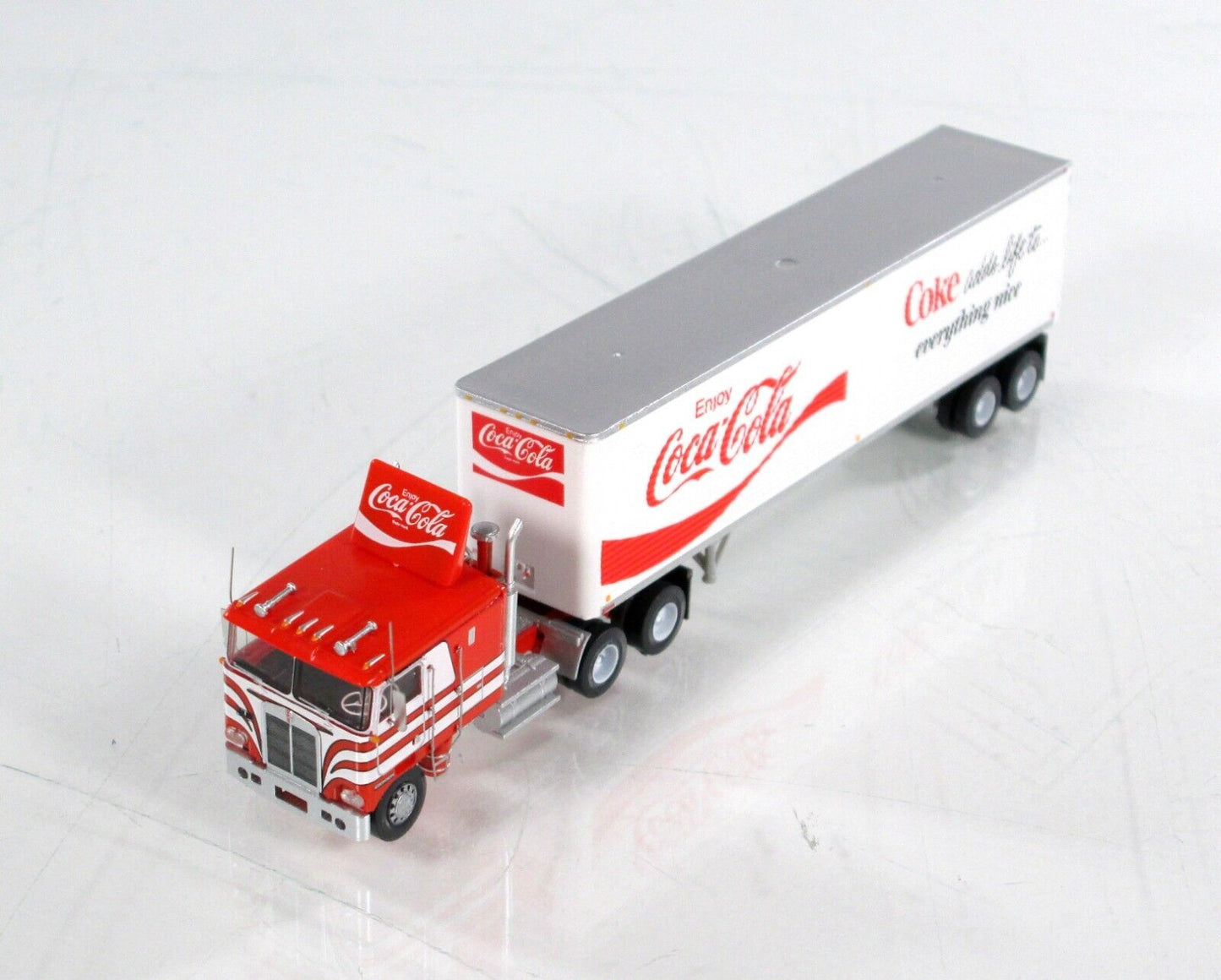 N Scale KENWORTH ***COCA-COLA*** K100 Tractor, 40' Trailer - Trainworx 51063