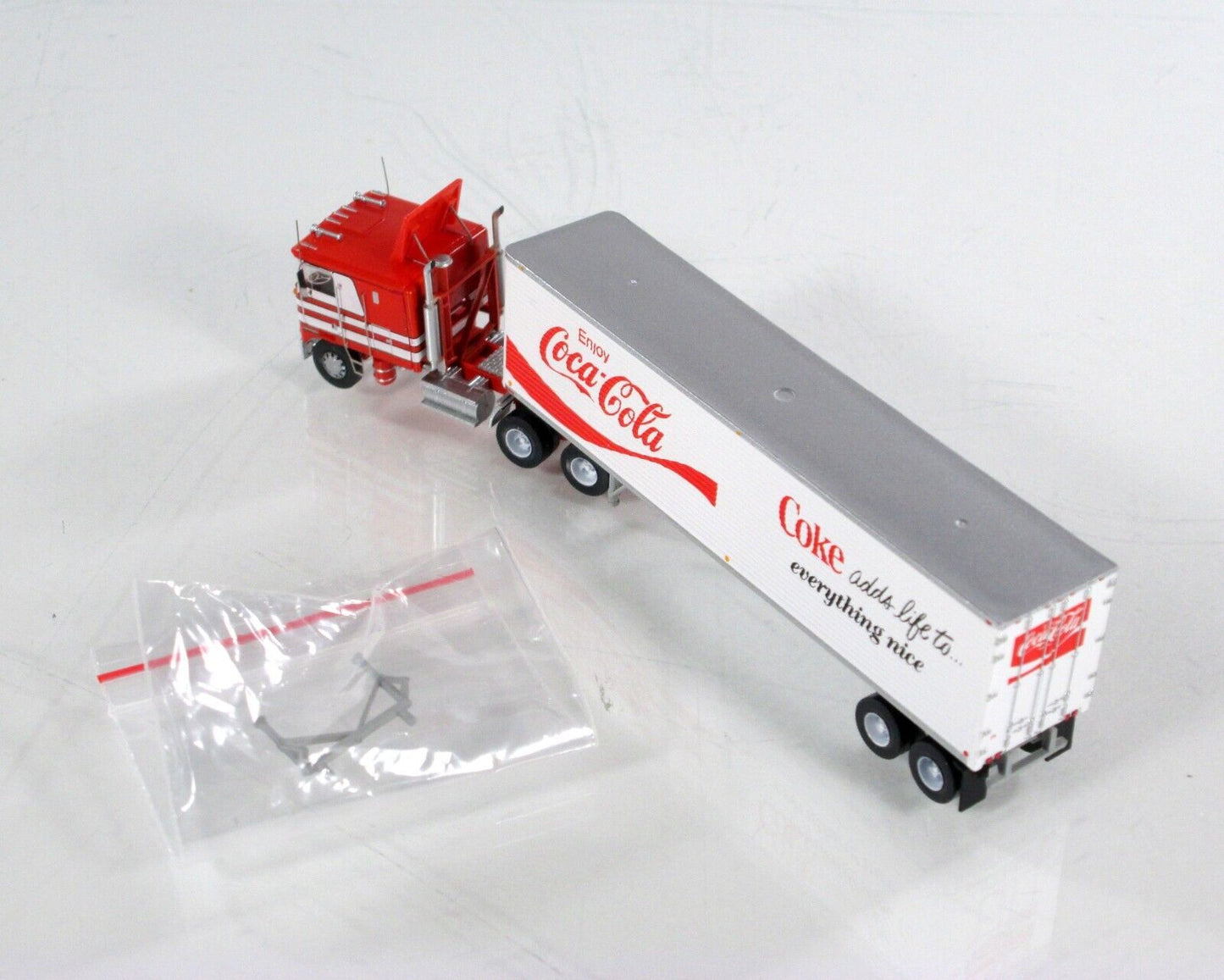 N Scale KENWORTH ***COCA-COLA*** K100 Tractor, 40' Trailer - Trainworx 51063