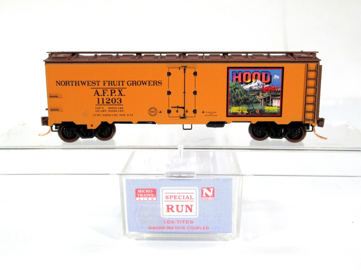 N Scale ***HOOD APPLES*** Reefer #08, AFPX #11203 --- Micro Trains, Lowell Smith