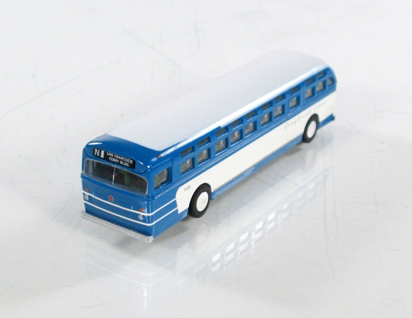 N Scale ***PACIFIC GREYHOUND LINES*** Motor Coach #P1676 - WHEELS of TIME 90281