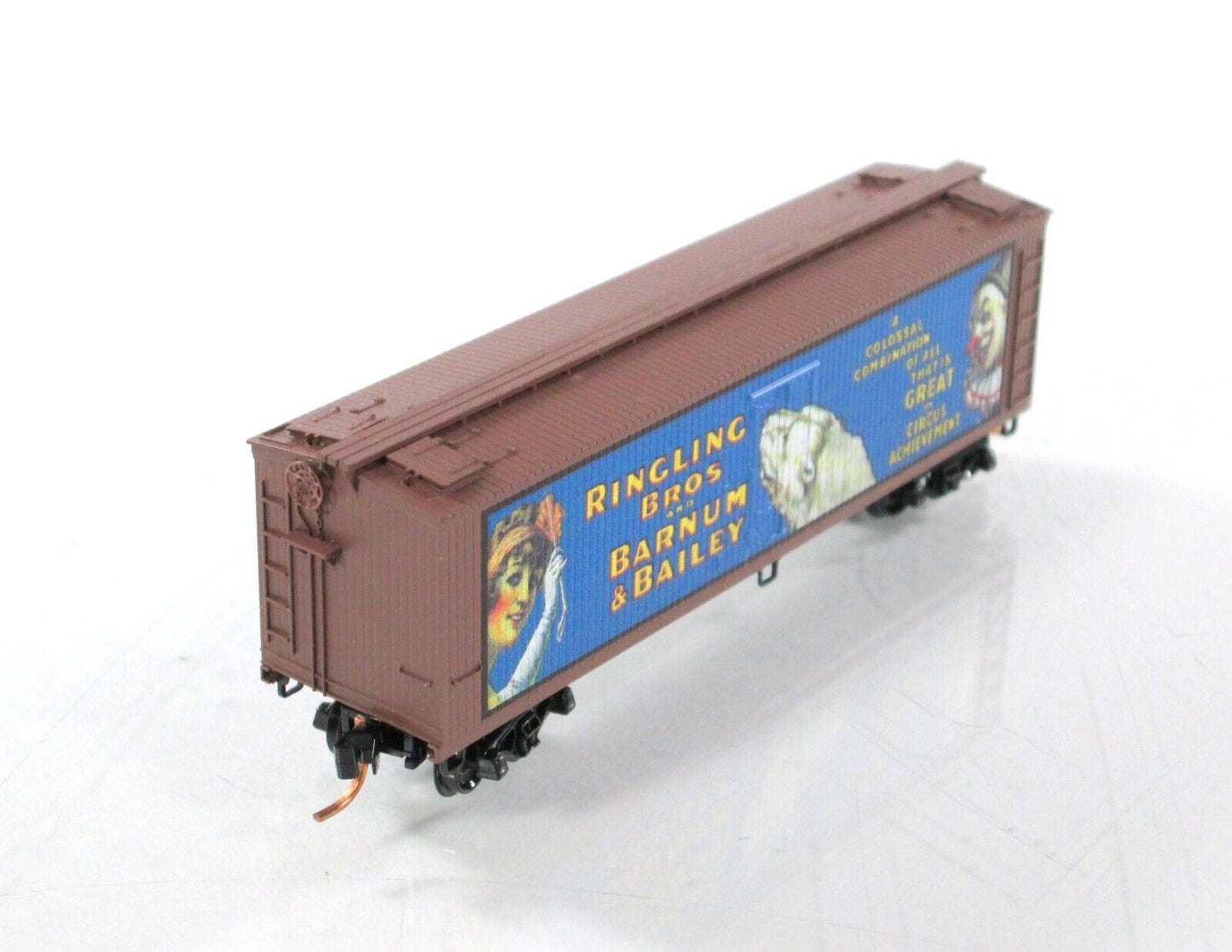 N Scale ***RINGLING CIRCUS*** Polar Bear 40' Box Car #8 -- Micro Trains 04700408