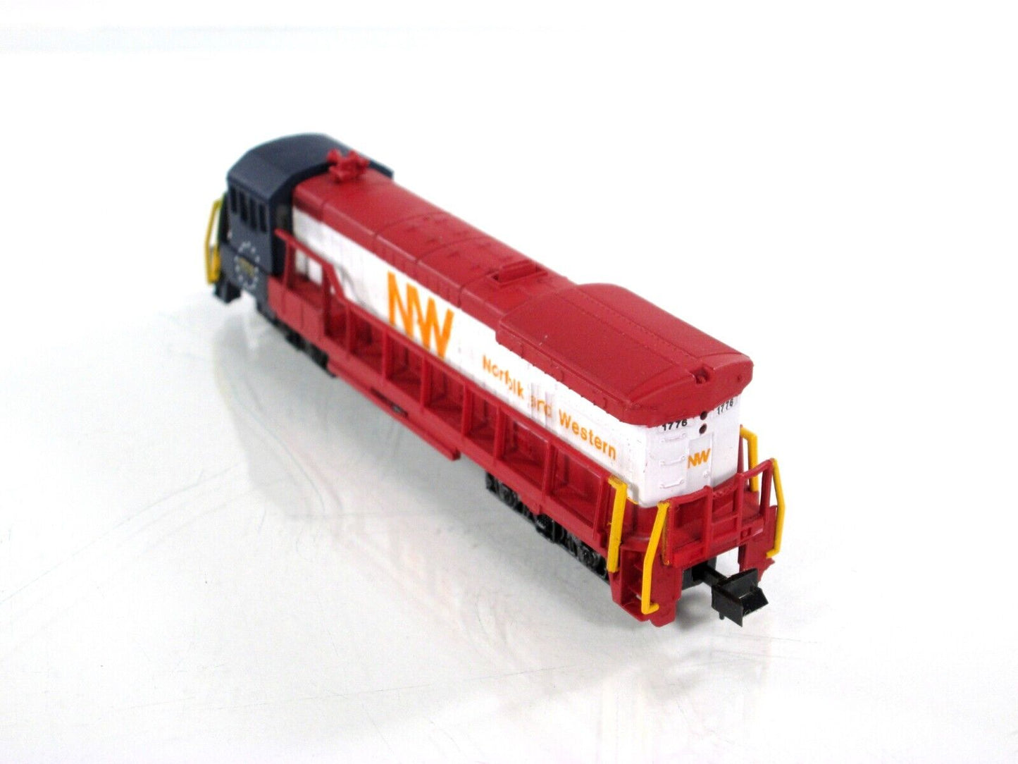 N Scale ***AMERICAN BICENTENNIAL*** U36B Locomotive, NW 1776 -- Bachmann 4677
