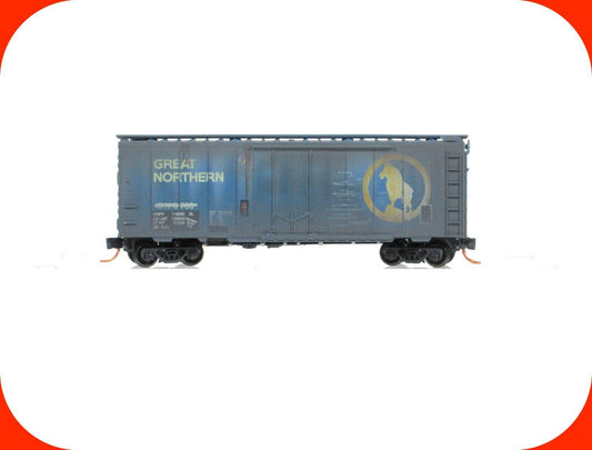 N Scale ***GREAT NORTHERN*** Weathered 40' Box Car -- Micro Trains 02144570