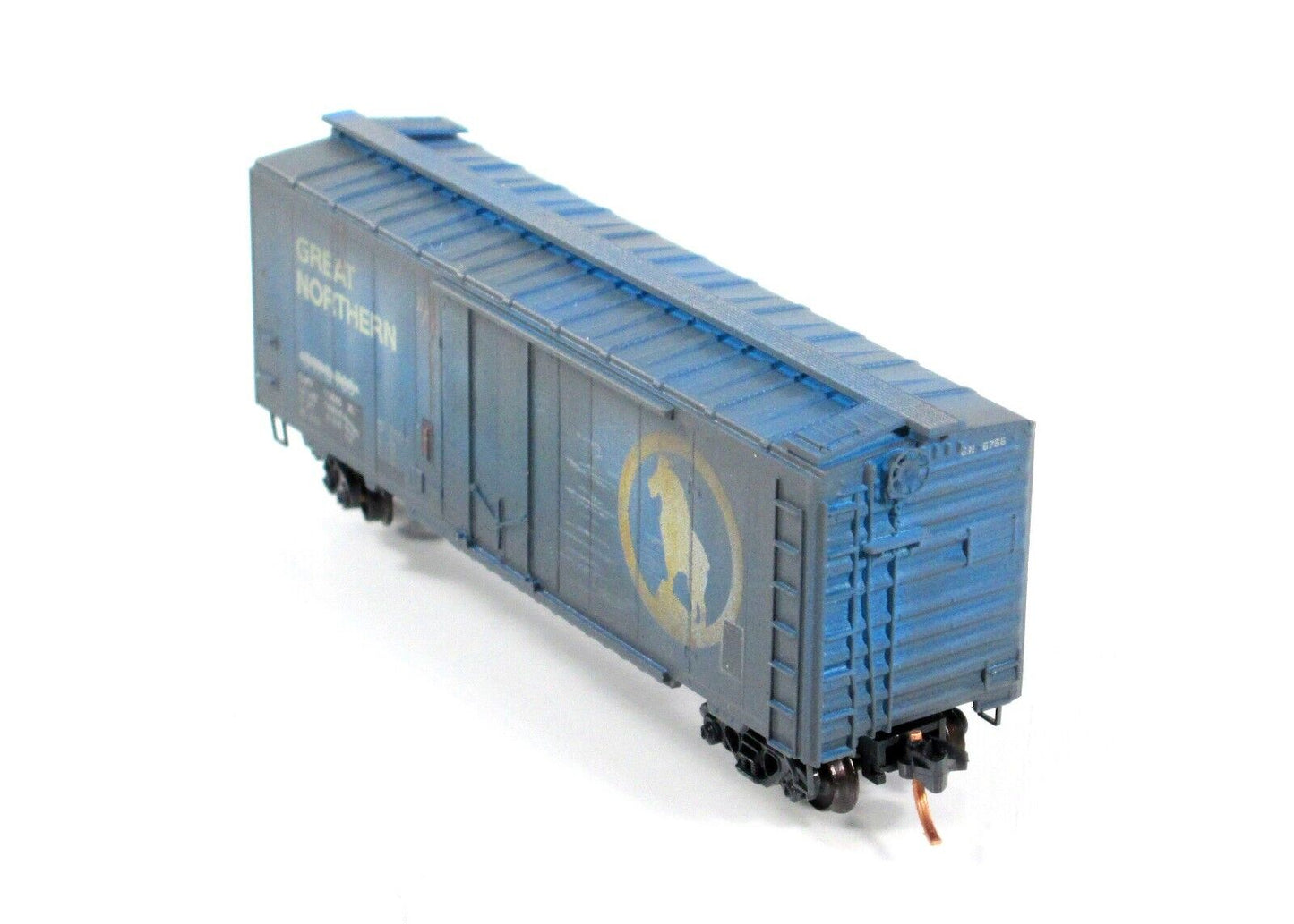 N Scale ***GREAT NORTHERN*** Weathered 40' Box Car -- Micro Trains 02144570