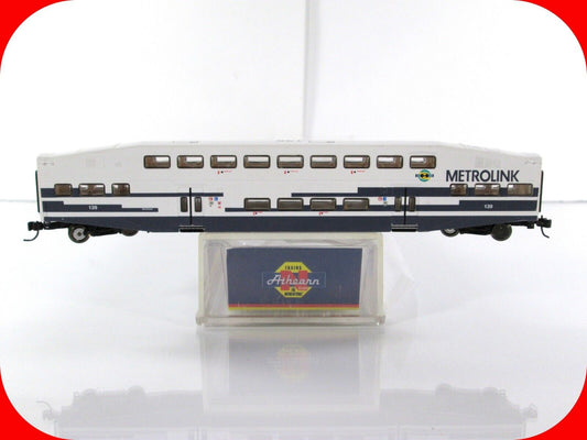 N Scale BOMBARDIER METROLINK Bi-Level Passenger Coach Car 139 ---- Athearn 26013