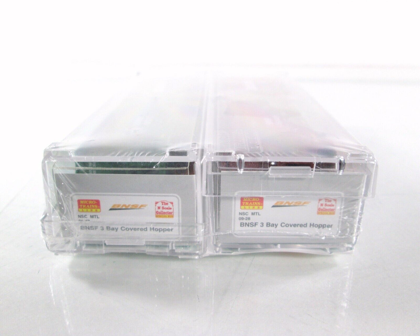 N Scale ***BNSF*** 3-Bay Covered Hopper 2-Pack -- Micro Trains NSC 09-29 ***RARE