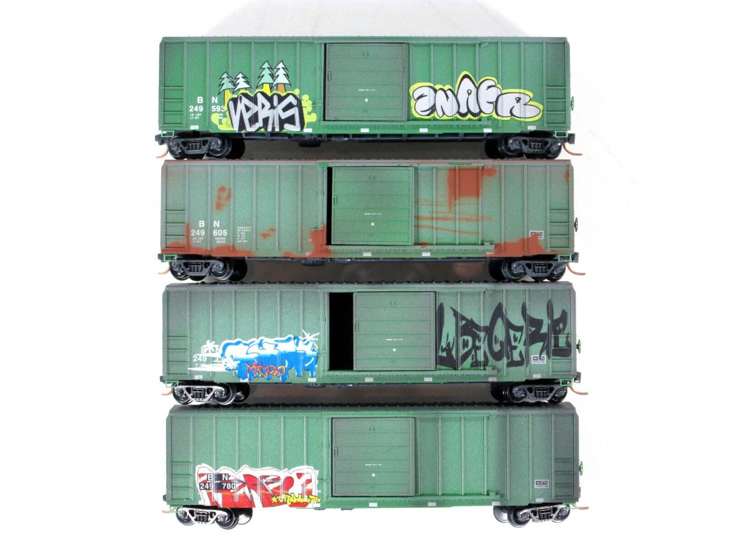N Scale *BURLINGTON NORTHERN* Weathered Graffiti Box Cars -Micro Trains 99305090