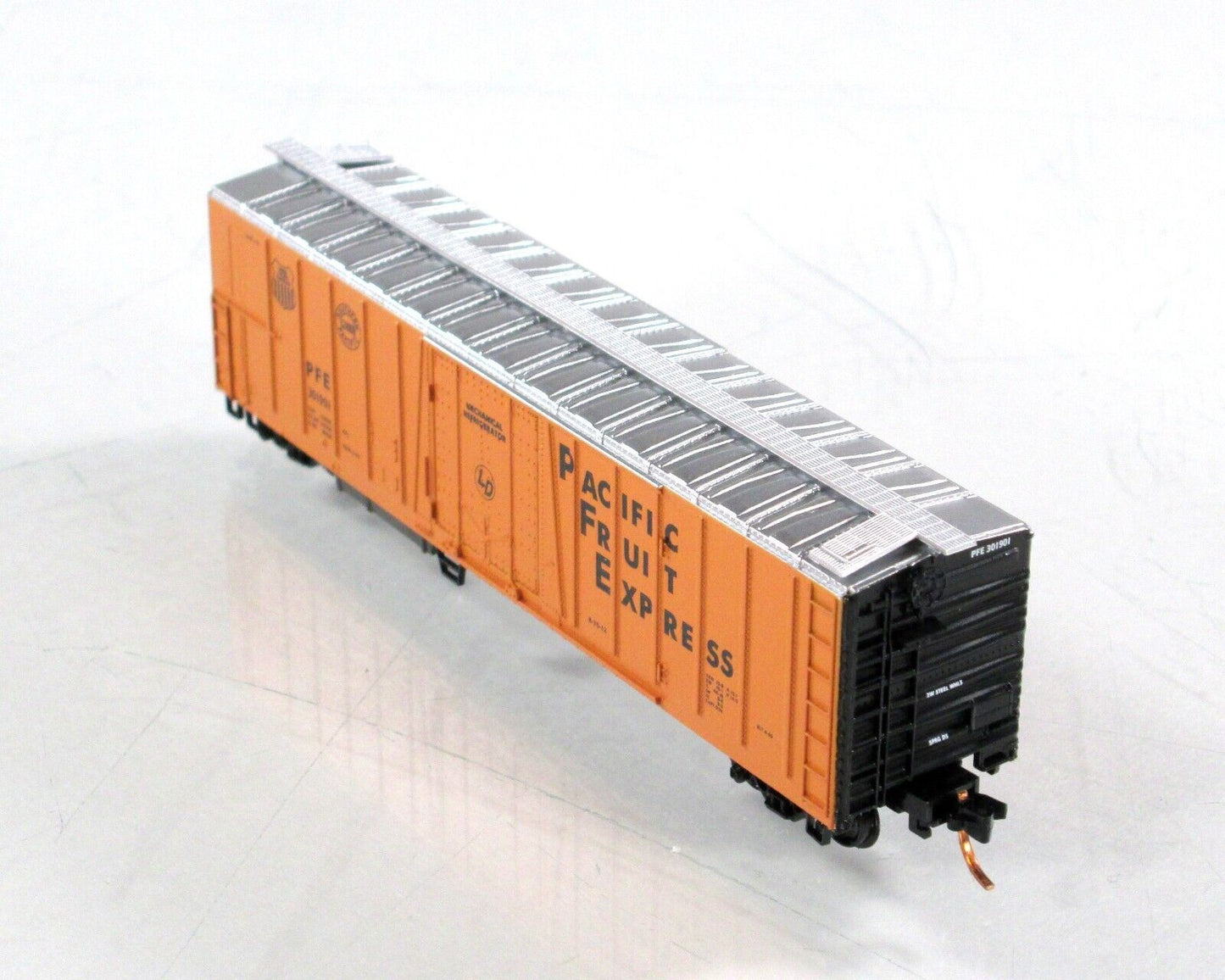 N Scale ***PACIFIC FRUIT EXPRESS*** Reefer 8-Pack Set ---- Micro Trains 99300802
