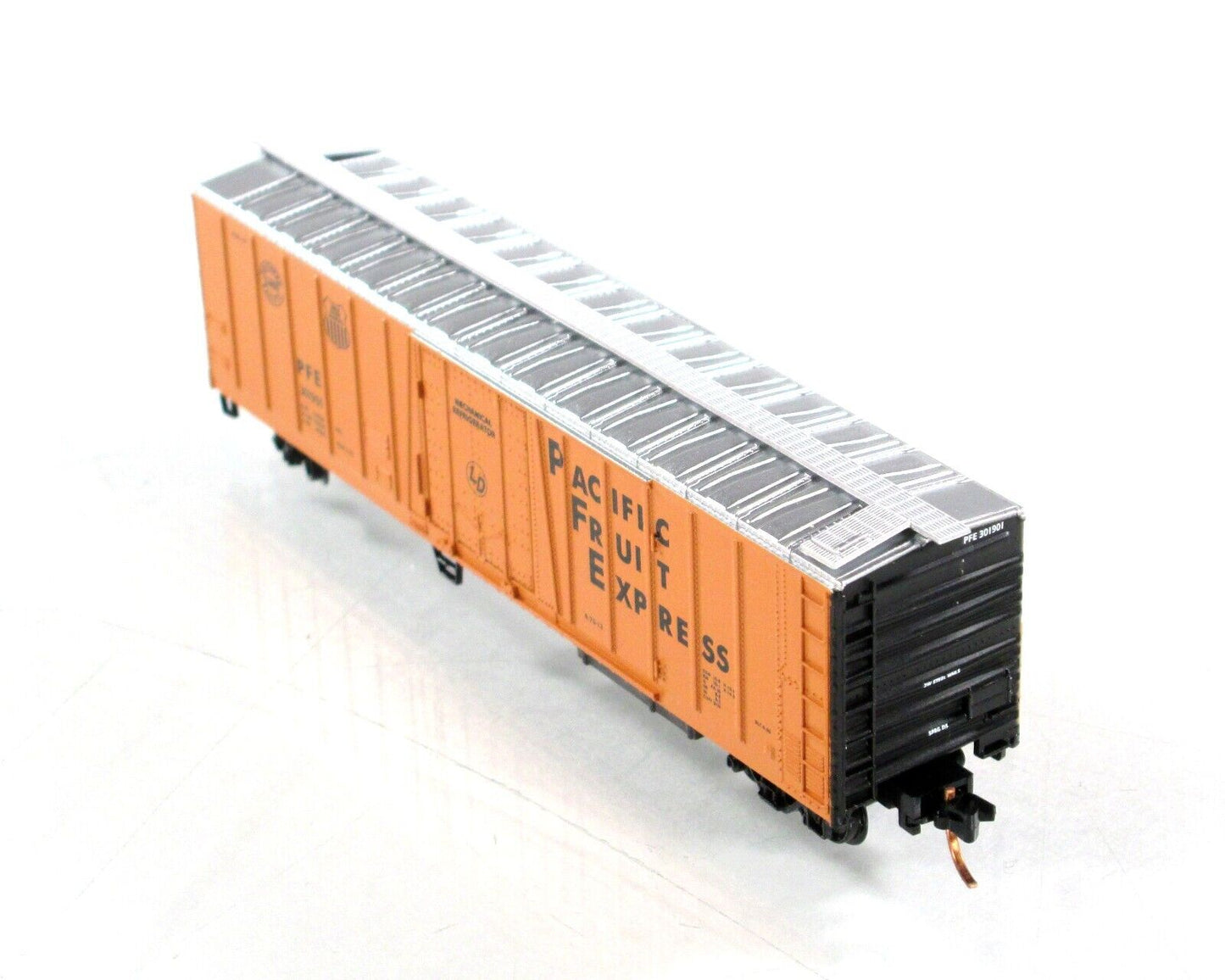 N Scale ***PACIFIC FRUIT EXPRESS*** Reefer 8-Pack Set ---- Micro Trains 99300802