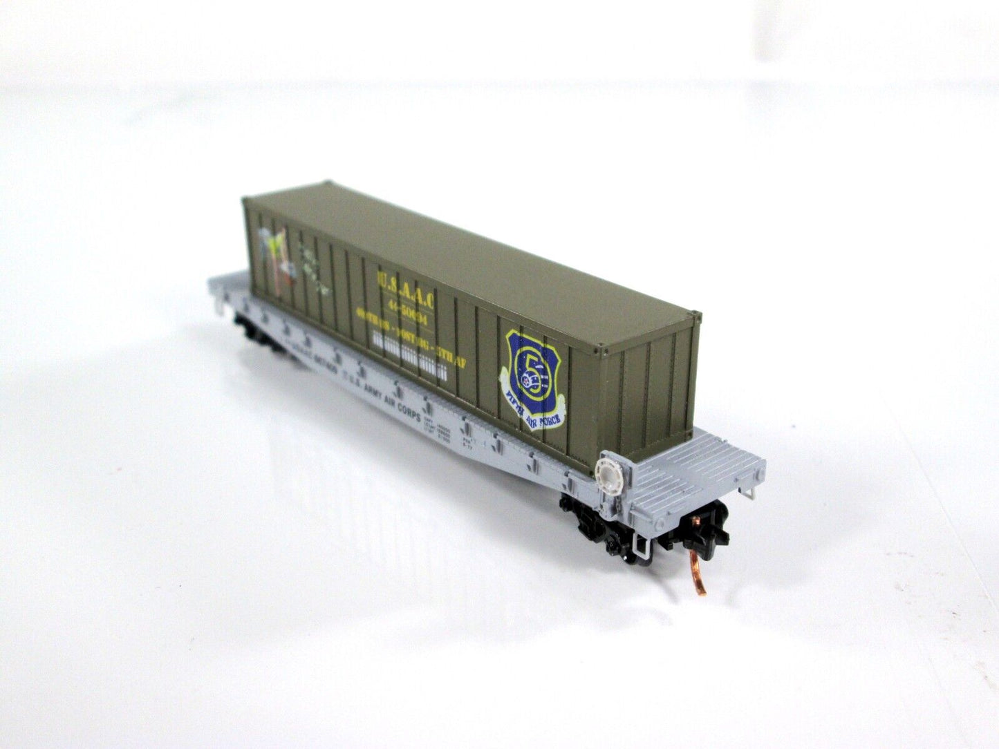 N Scale **WWII USAAC Flat Car, BELLE WRINGER** Container - Micro-Trains 04500505