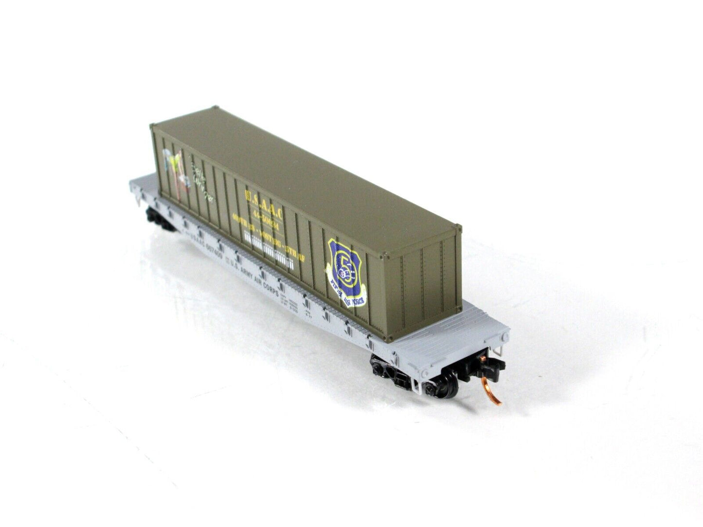 N Scale **WWII USAAC Flat Car, BELLE WRINGER** Container - Micro-Trains 04500505