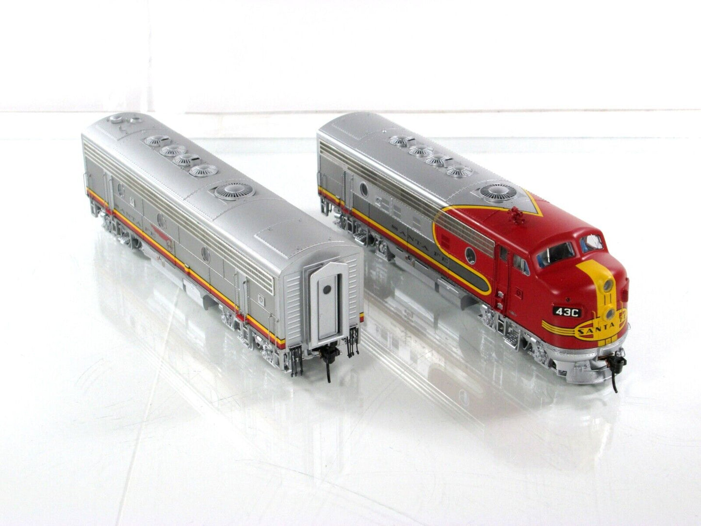 HO Scale ***SANTA FE*** F7A-F7B #43 ---- Walthers 920-40698 w/ DCC Tsunami Sound