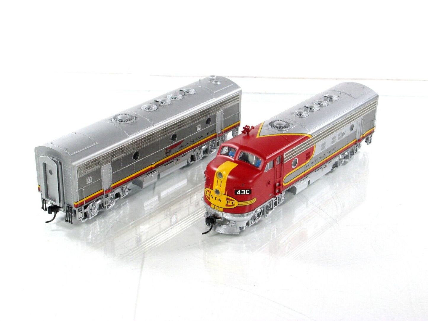 HO Scale ***SANTA FE*** F7A-F7B #43 ---- Walthers 920-40698 w/ DCC Tsunami Sound