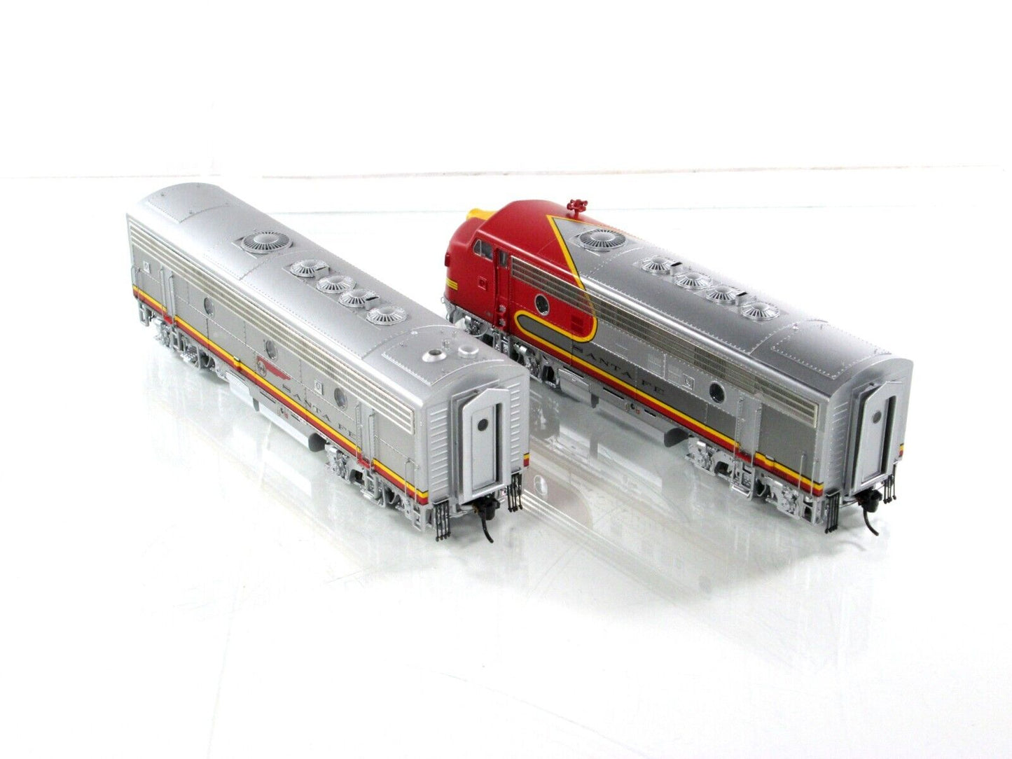 HO Scale ***SANTA FE*** F7A-F7B #43 ---- Walthers 920-40698 w/ DCC Tsunami Sound