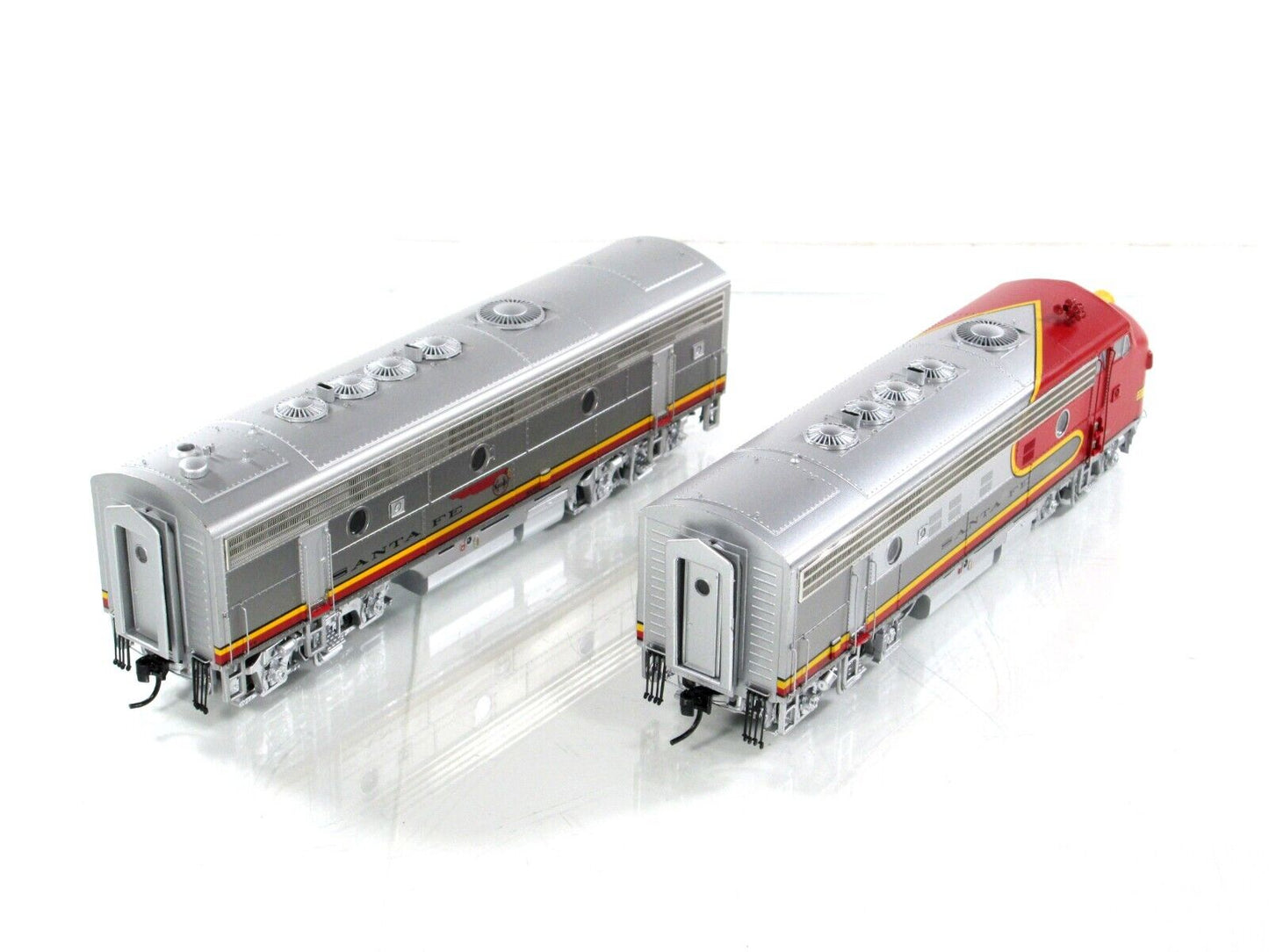 HO Scale ***SANTA FE*** F7A-F7B #43 ---- Walthers 920-40698 w/ DCC Tsunami Sound