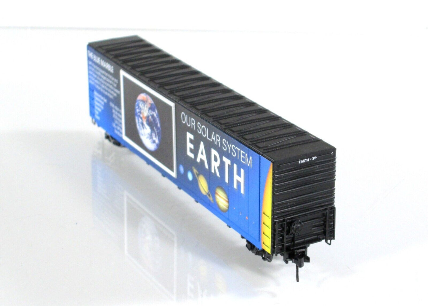 N Scale **EARTH** Solar System Series 60' Box Car -Micro Trains 10200833 LIGHTED