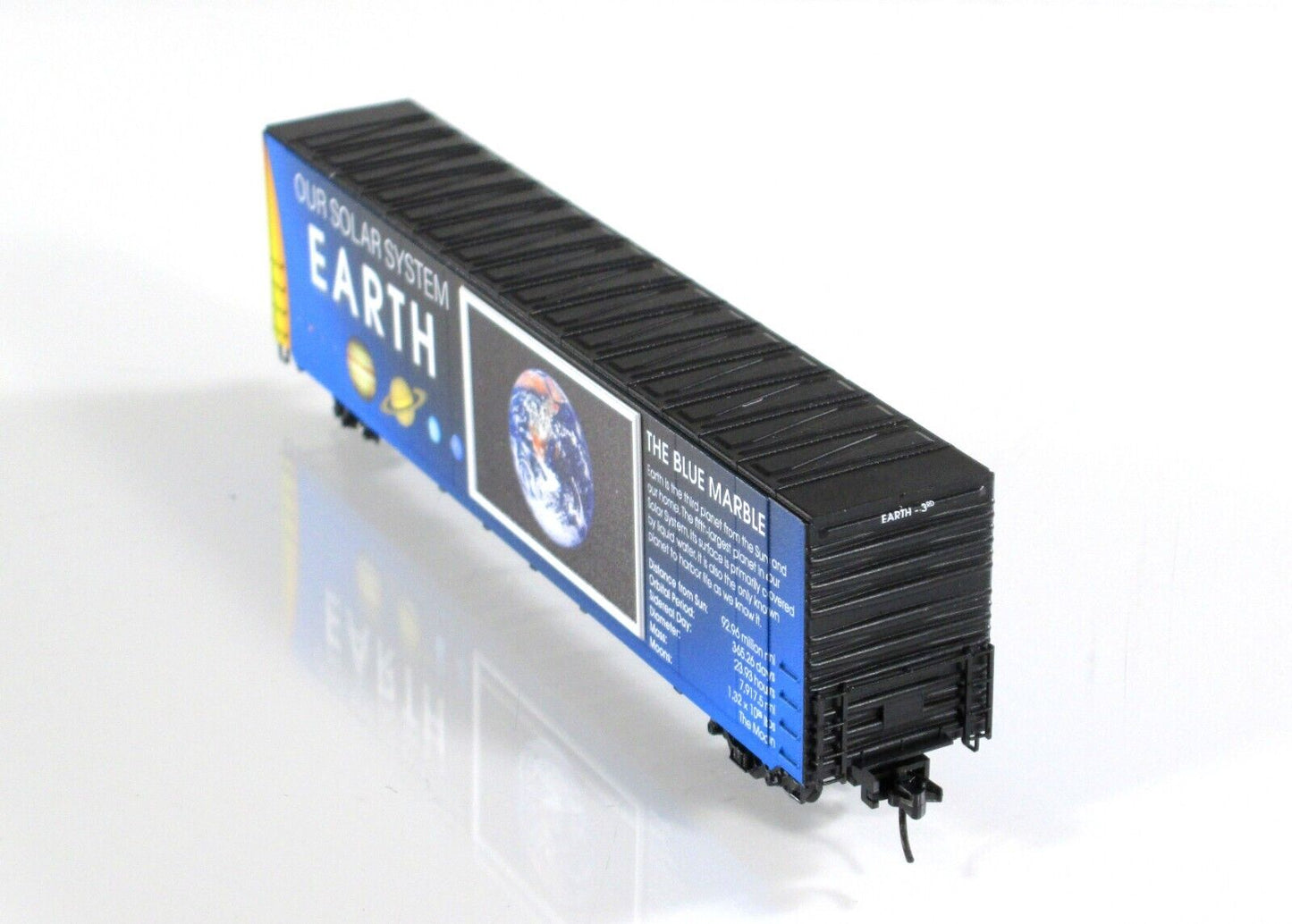 N Scale **EARTH** Solar System Series 60' Box Car -Micro Trains 10200833 LIGHTED