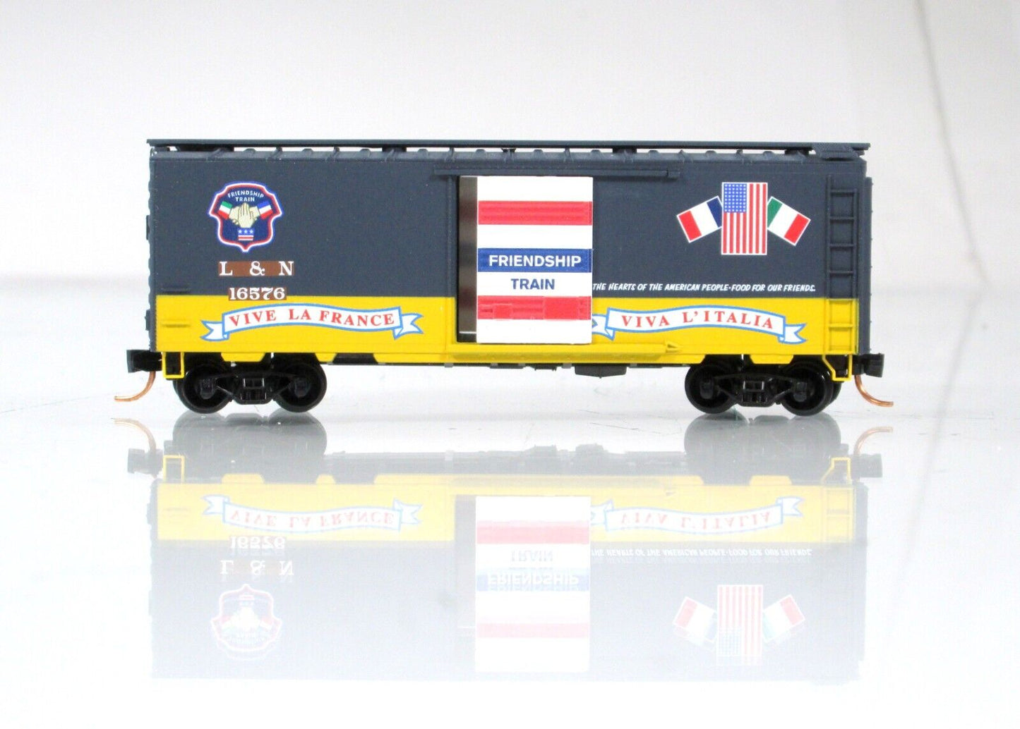 N Scale **LOUSIVILLE NASHVILLE* Friendship Train Box Car - Micro Trains 02000057