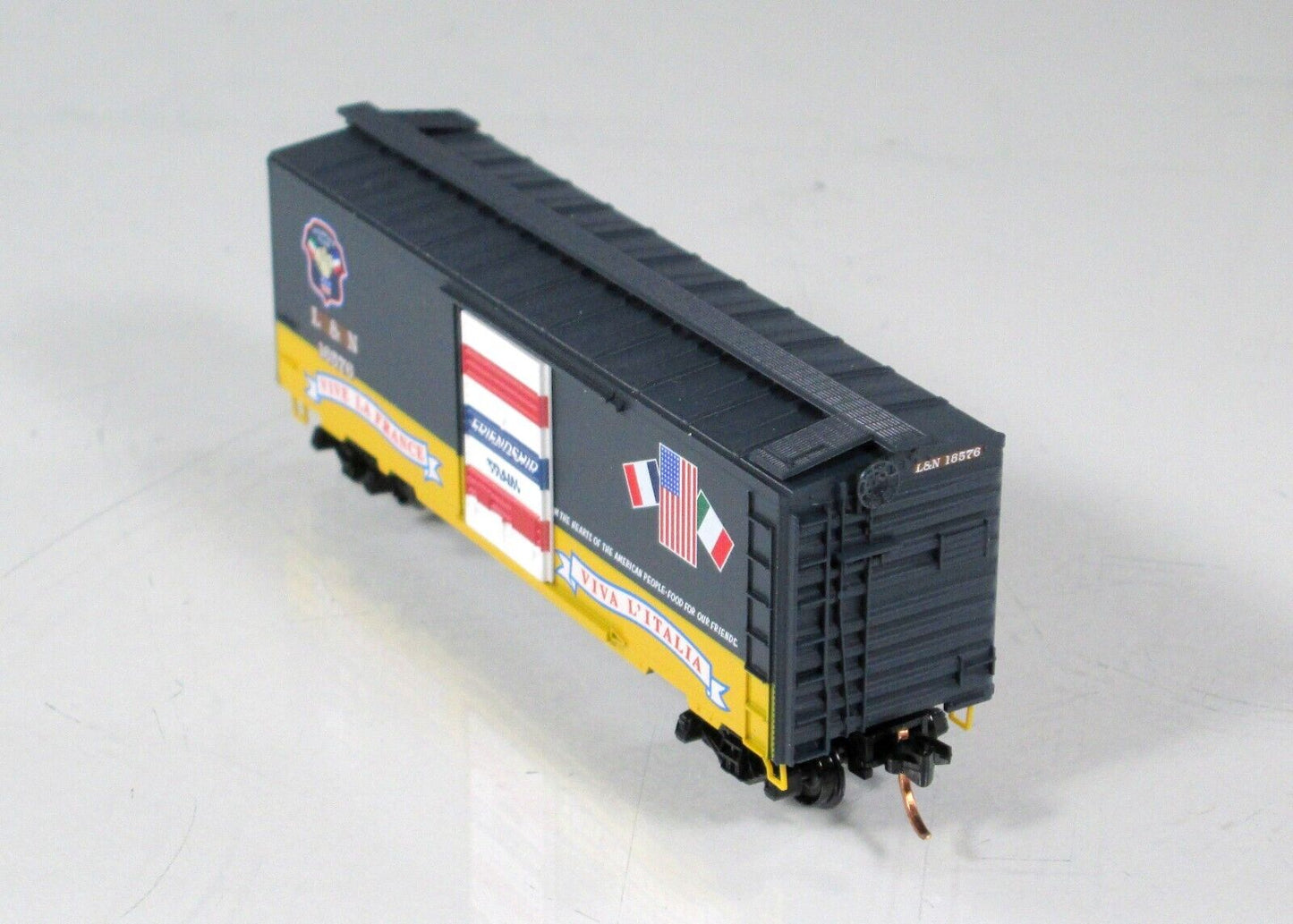 N Scale **LOUSIVILLE NASHVILLE* Friendship Train Box Car - Micro Trains 02000057