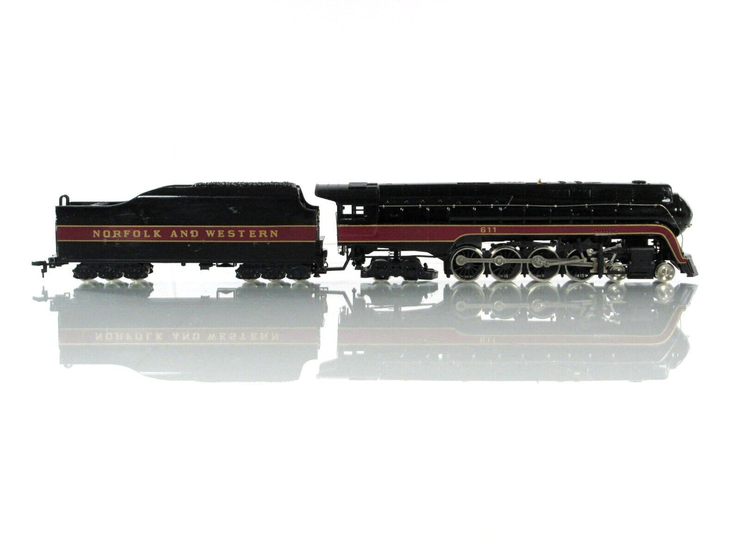 HO Scale **NORFOLK WESTERN** Class J 4-8-4 Locomotive #611 - Bachmann 41-0657-A4