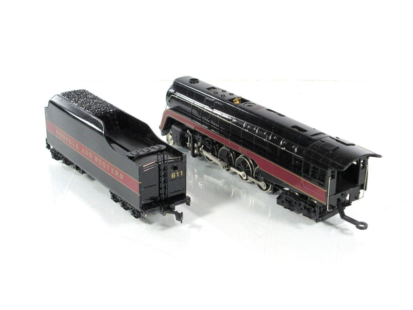 HO Scale **NORFOLK WESTERN** Class J 4-8-4 Locomotive #611 - Bachmann 41-0657-A4