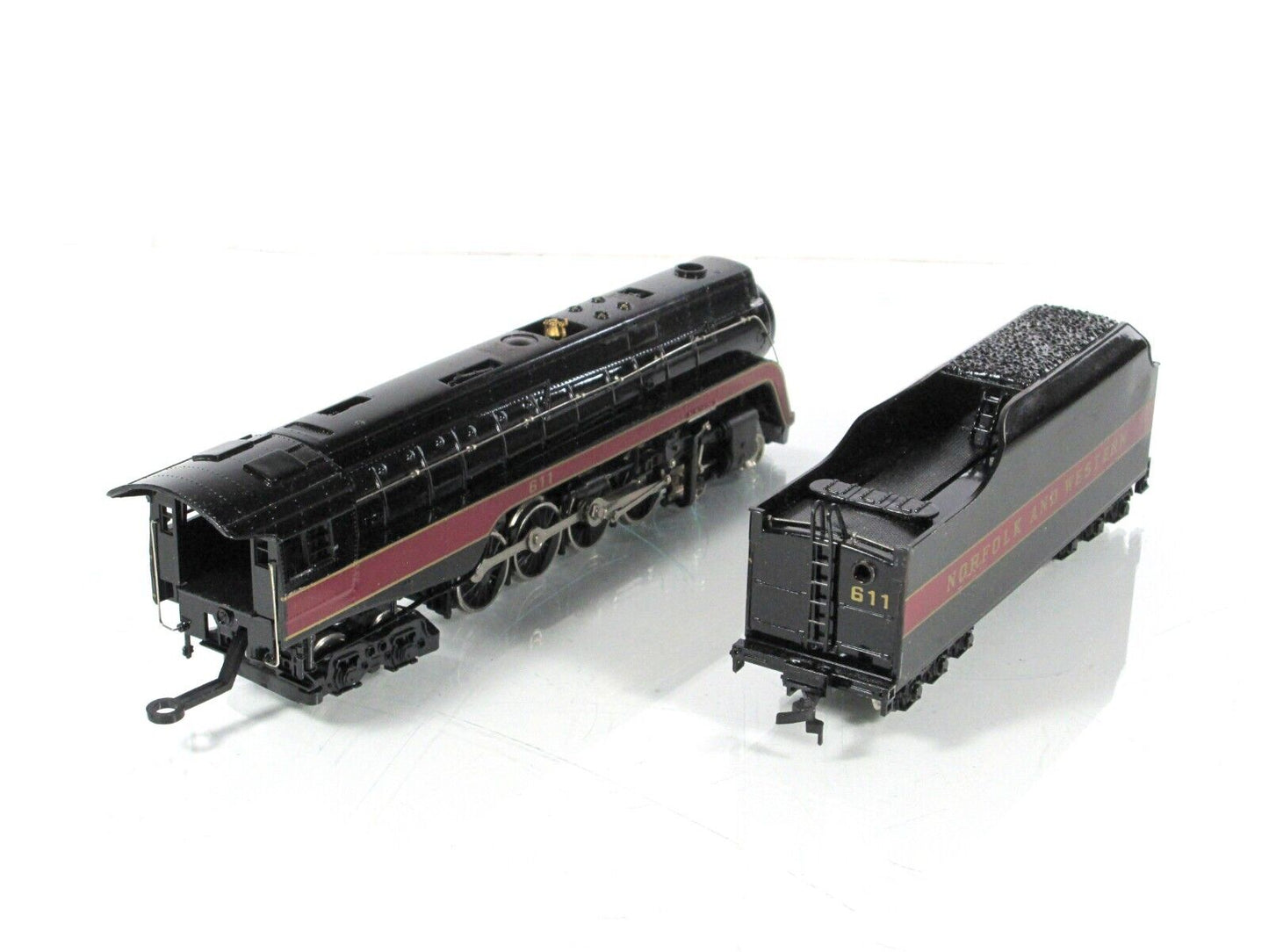 HO Scale **NORFOLK WESTERN** Class J 4-8-4 Locomotive #611 - Bachmann 41-0657-A4