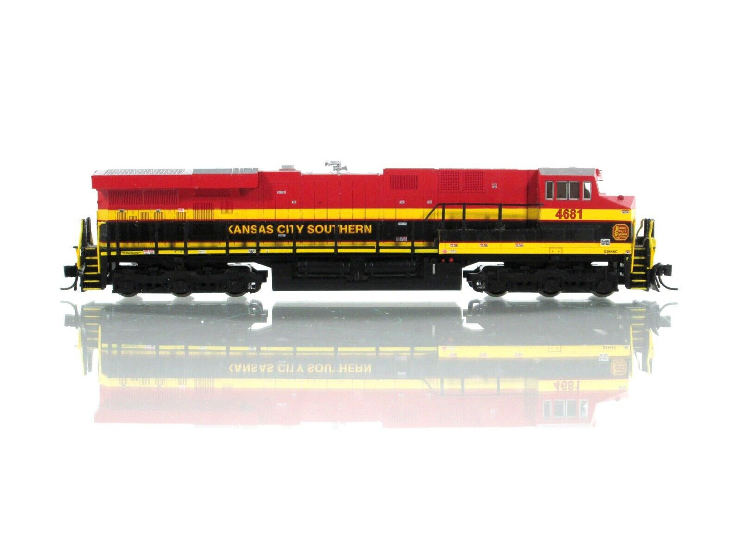 N Scale ***KANSAS CITY SOUTHERN*** ES44AC #4681 ---- Fox Valley 70204, DCC Ready