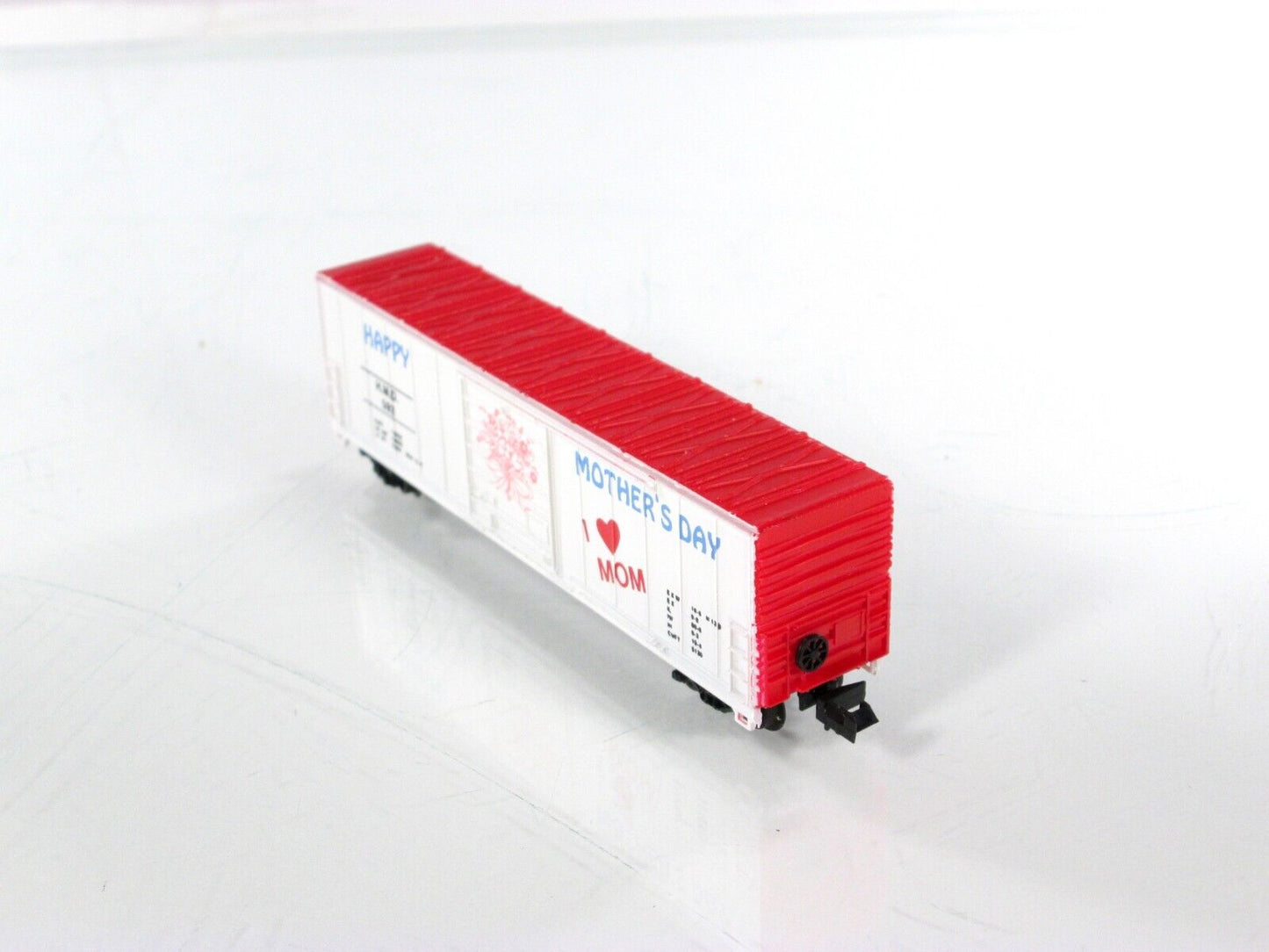 N Scale ***HAPPY MOTHER'S DAY*** 50' Single Door Box Car, HMD 592 - Bev-Bel 2198
