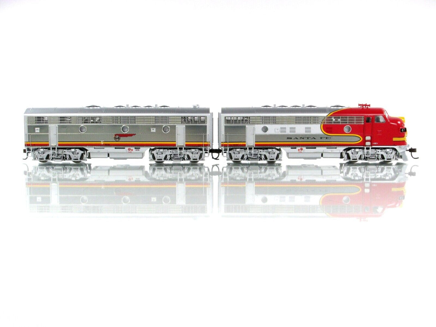 HO Scale ***SANTA FE*** F7A-F7B Phase 2 Locomotives #47 -- Athearn Genesis 99041
