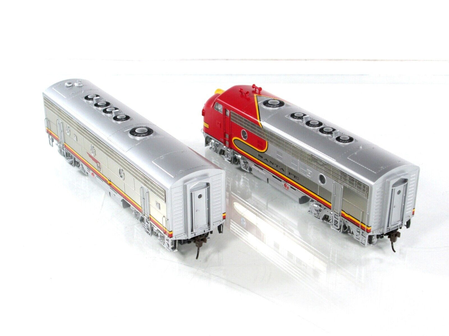 HO Scale ***SANTA FE*** F7A-F7B Phase 2 Locomotives #47 -- Athearn Genesis 99041
