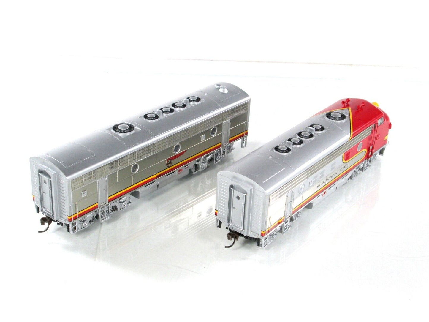 HO Scale ***SANTA FE*** F7A-F7B Phase 2 Locomotives #47 -- Athearn Genesis 99041