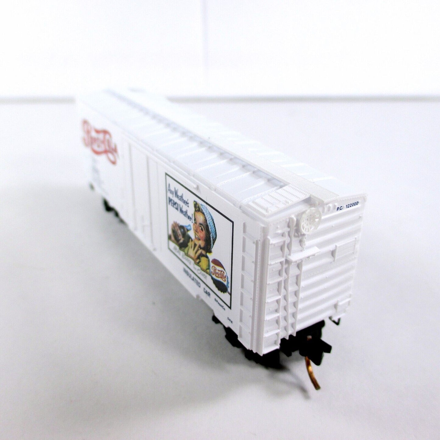 N Scale ***PEPSI-COLA*** Box Car ***Amy Weather*** #122000 -- Micro Trains 21270