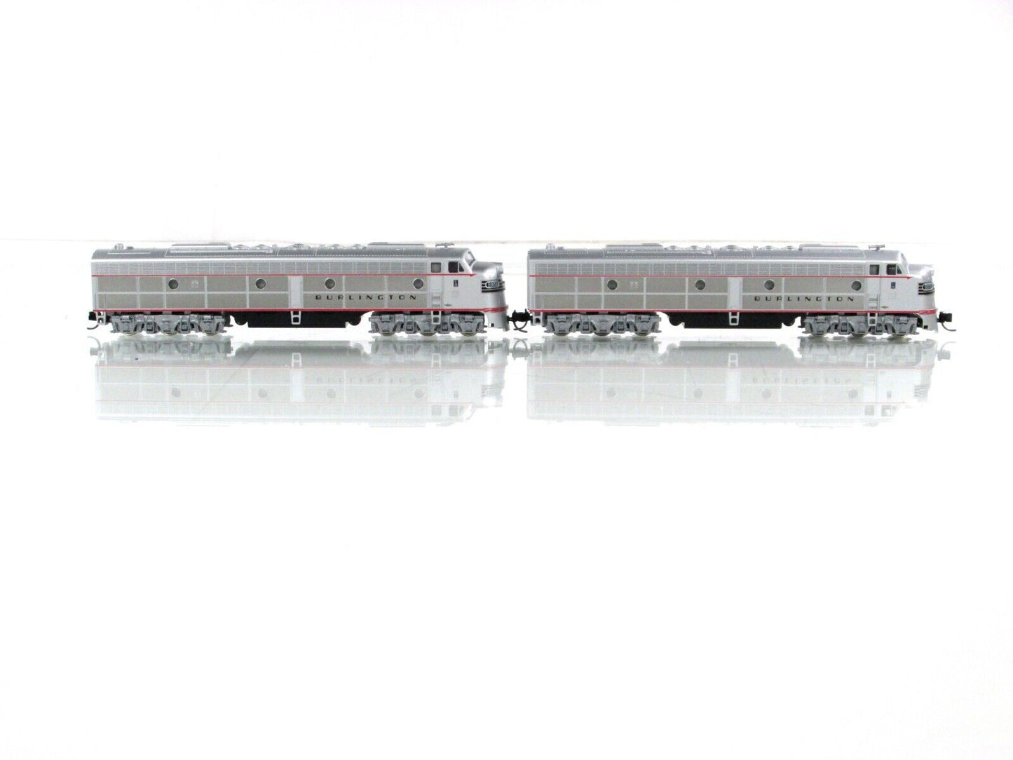 N Scale **BURLINGTON** E8/9 Locomotive AA Set #9975,9985 - Kato 106-2101 DCC Rdy