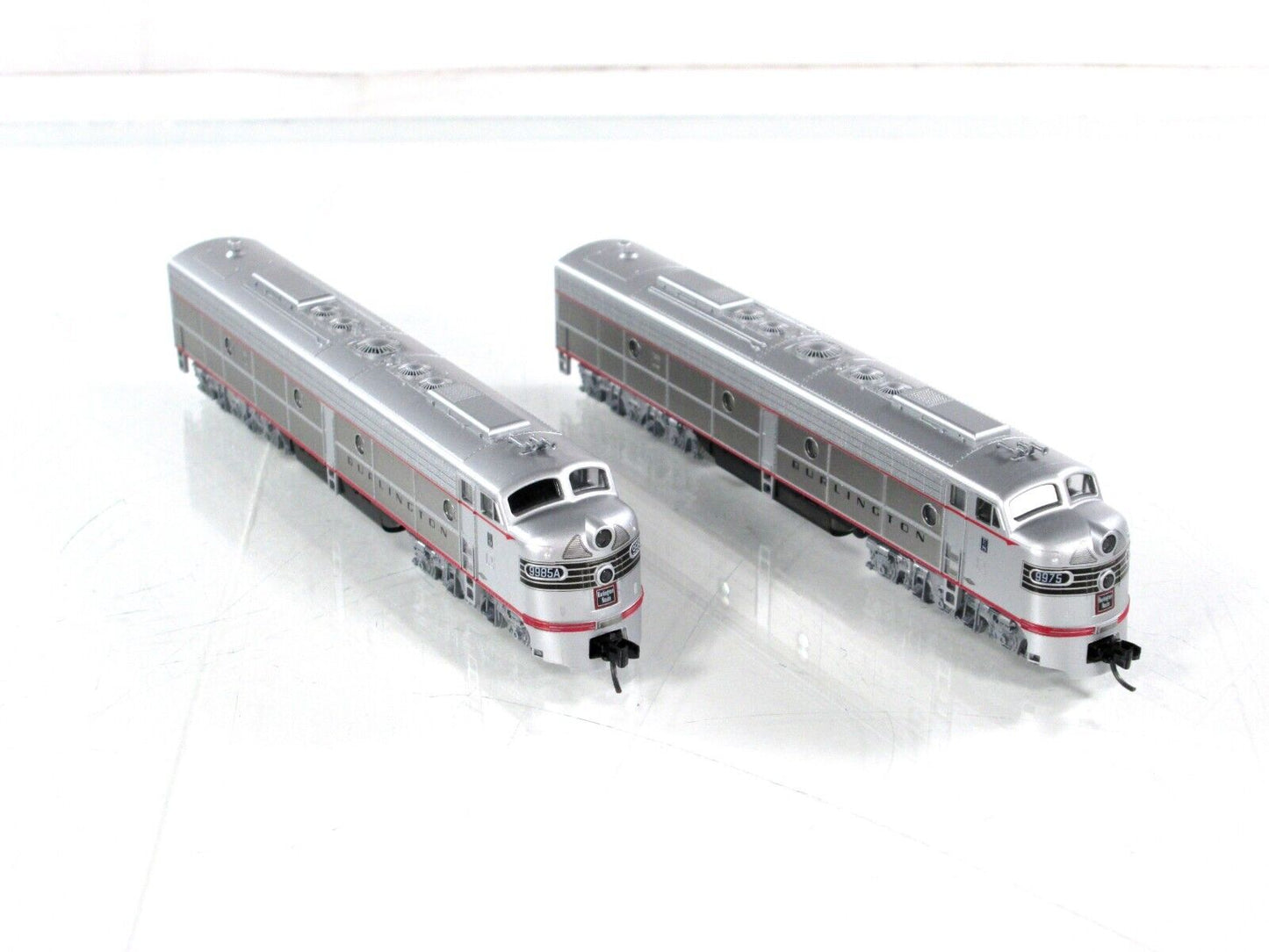 N Scale **BURLINGTON** E8/9 Locomotive AA Set #9975,9985 - Kato 106-2101 DCC Rdy