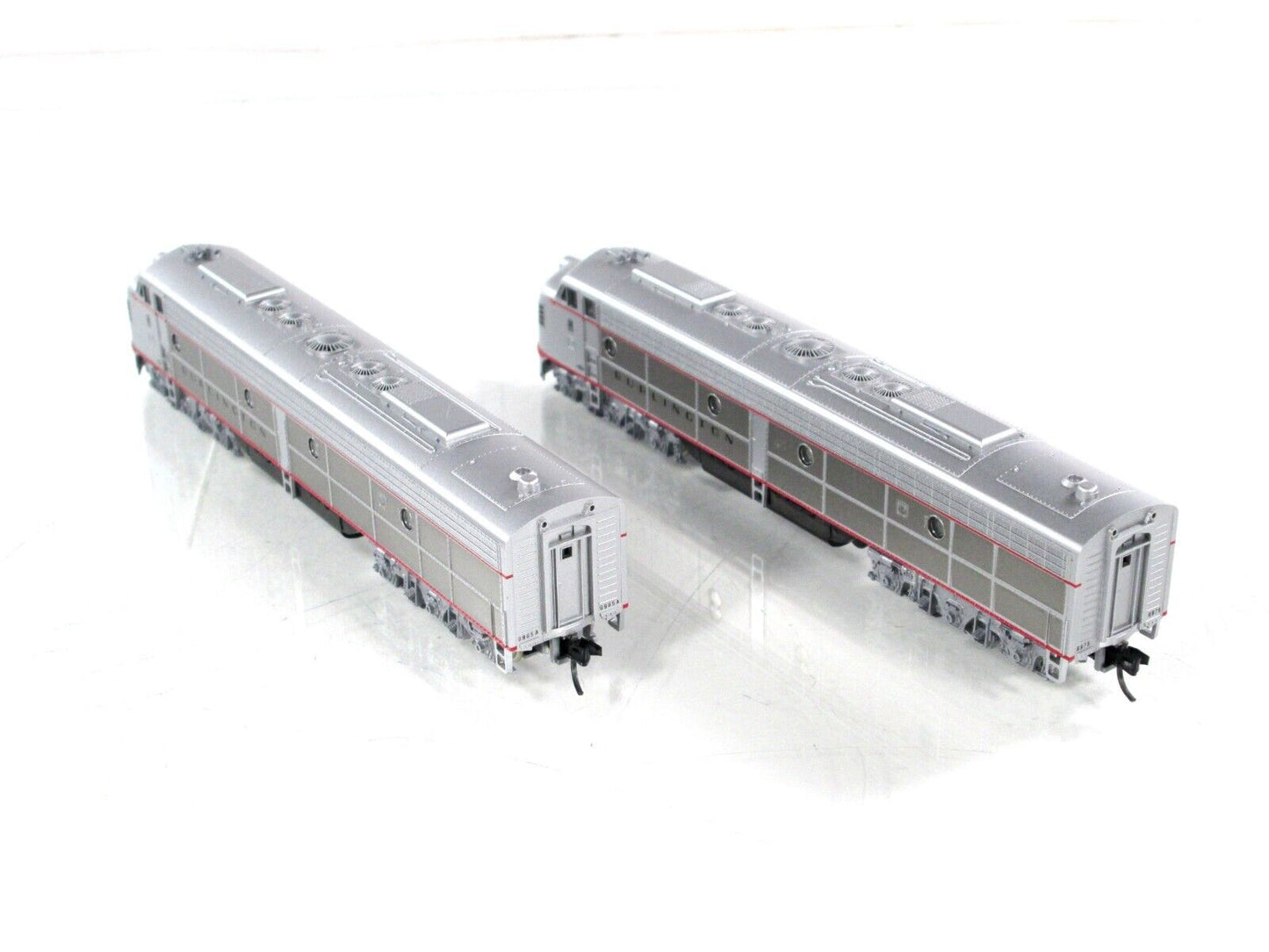 N Scale **BURLINGTON** E8/9 Locomotive AA Set #9975,9985 - Kato 106-2101 DCC Rdy